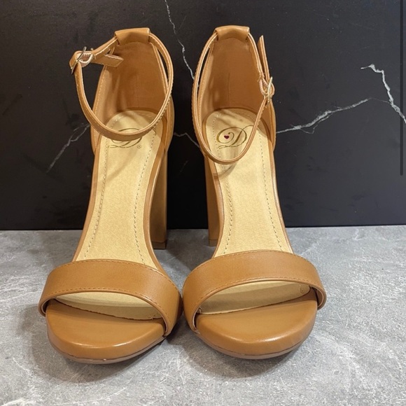 Derek Heart Heels Tan Size 6m - Picture 2 of 5